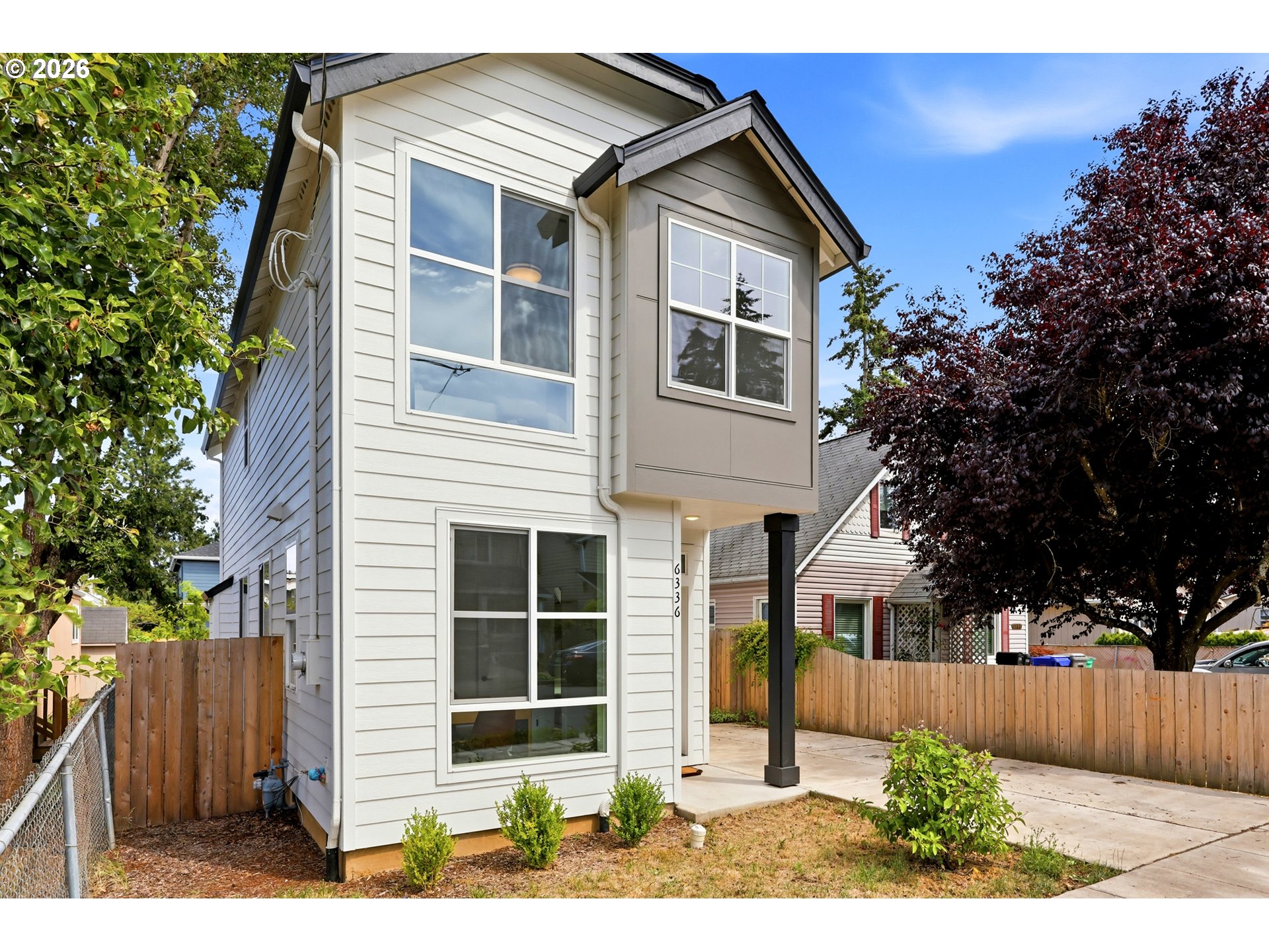 6336 Southeast 84th Place Portland, OR 97266 - Photo 3 of 35