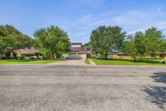 $589,500 | 640 South College Street, La Grange, TX 78945