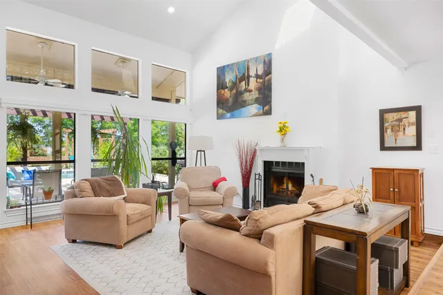 $589,500 | 640 South College Street, La Grange, TX 78945