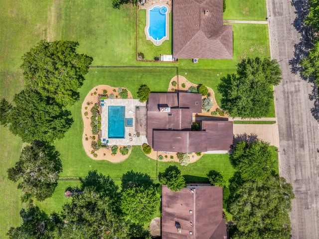 $589,500 | 640 South College Street, La Grange, TX 78945