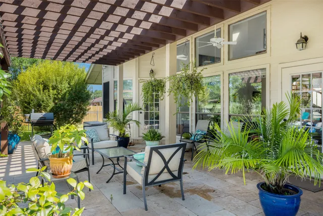 $589,500 | 640 South College Street, La Grange, TX 78945