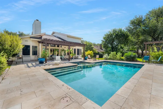 $589,500 | 640 South College Street, La Grange, TX 78945