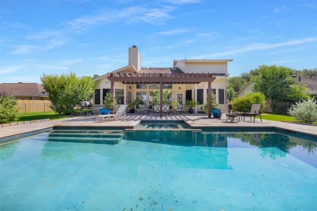 $589,500 | 640 South College Street, La Grange, TX 78945