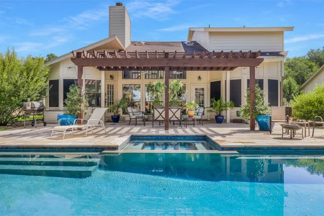 $589,500 | 640 South College Street, La Grange, TX 78945