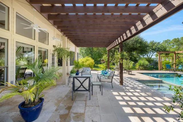 $589,500 | 640 South College Street, La Grange, TX 78945