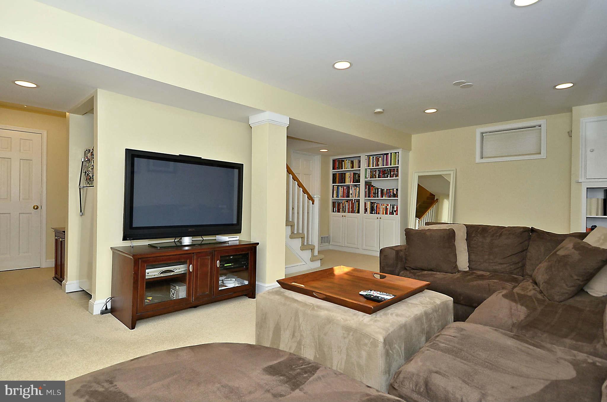2902 Cameron Mills Road Alexandria, VA 22302 - Photo 23 of 30 Family Room