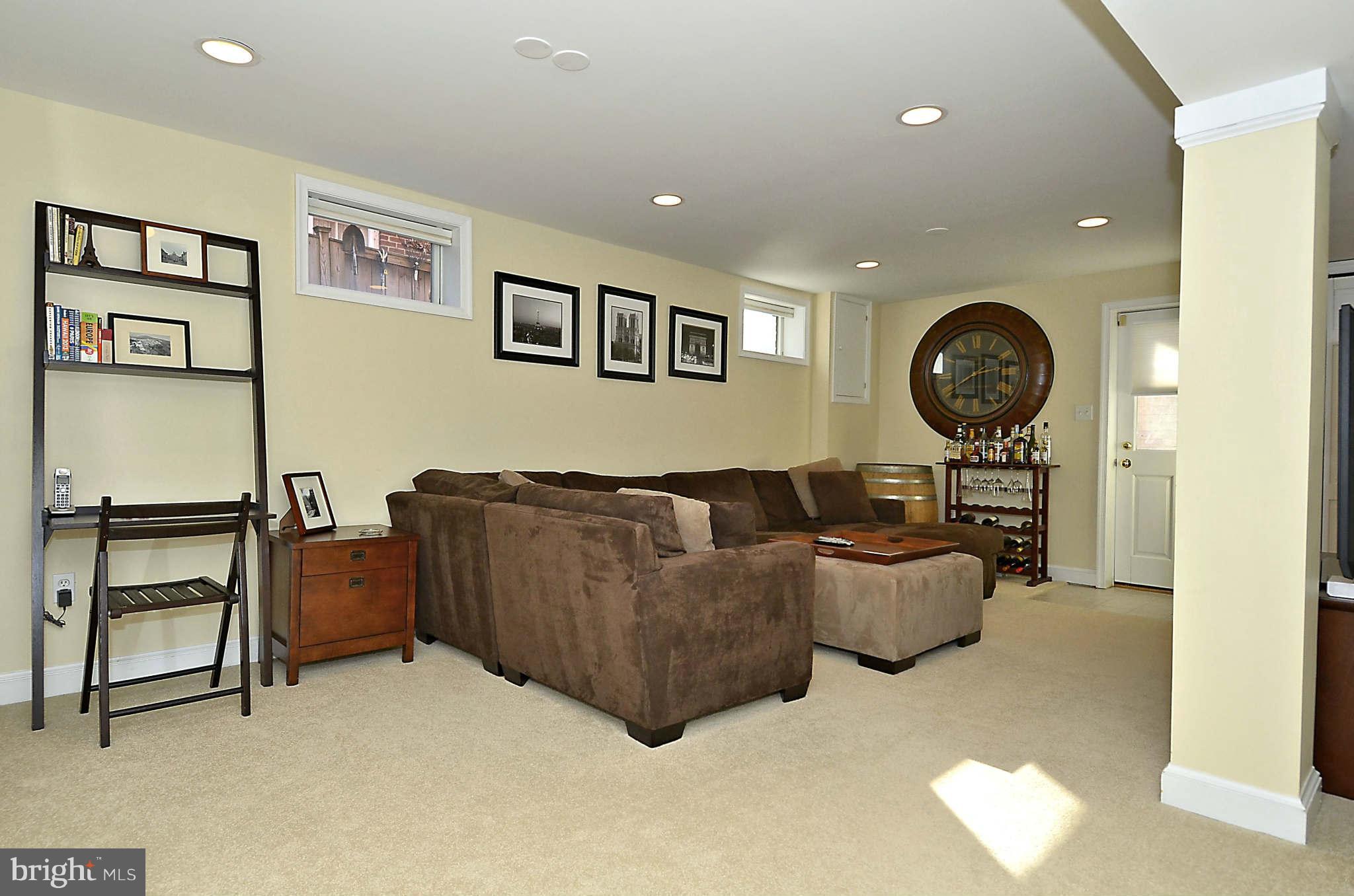 2902 Cameron Mills Road Alexandria, VA 22302 - Photo 24 of 30 Family Room