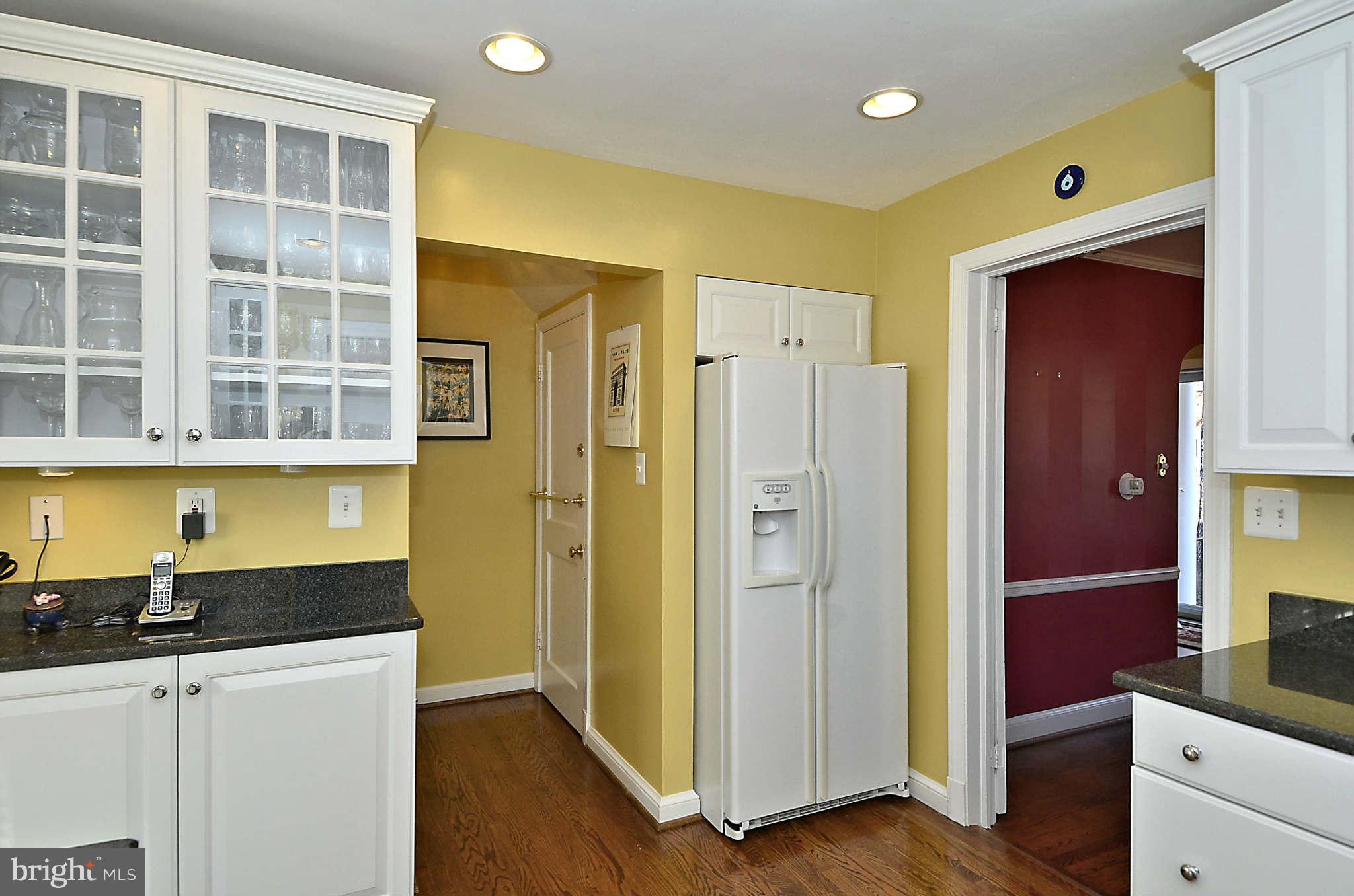 2902 Cameron Mills Road Alexandria, VA 22302 - Photo 9 of 30 Kitchen