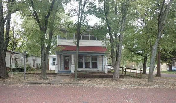 $94,700 | 202 South Crawford Street, Fort Scott, KS 66701