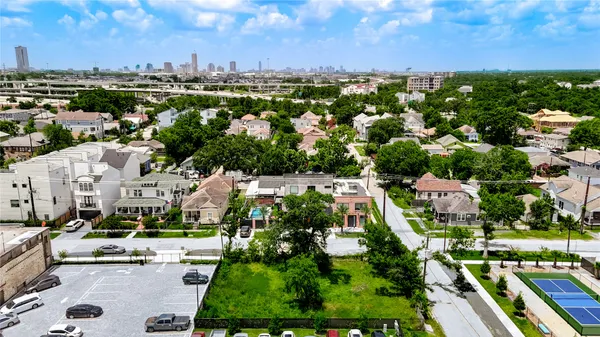 $450,000 | 2324 Keene Street, Houston, TX 77009