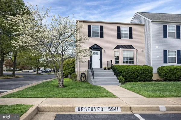 $565,000 | 5941 Heritage Square Drive, Burke, VA 22015