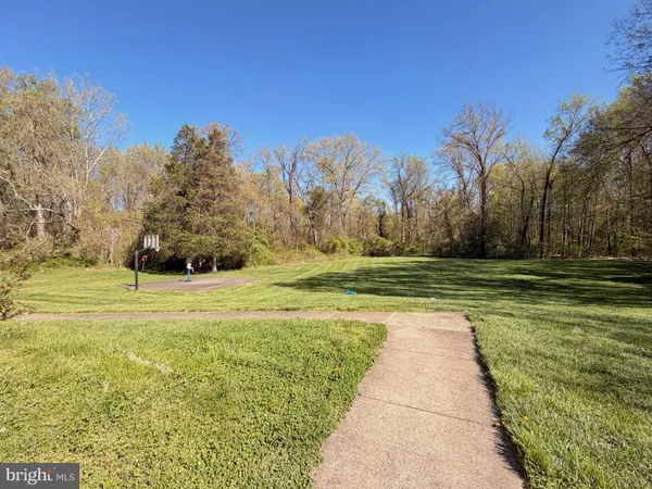 $565,000 | 5941 Heritage Square Drive, Burke, VA 22015