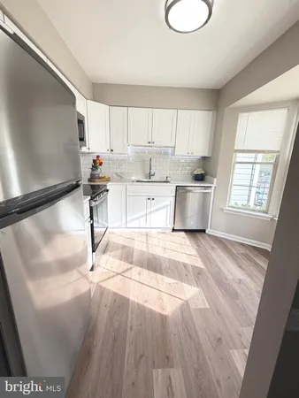 $565,000 | 5941 Heritage Square Drive, Burke, VA 22015