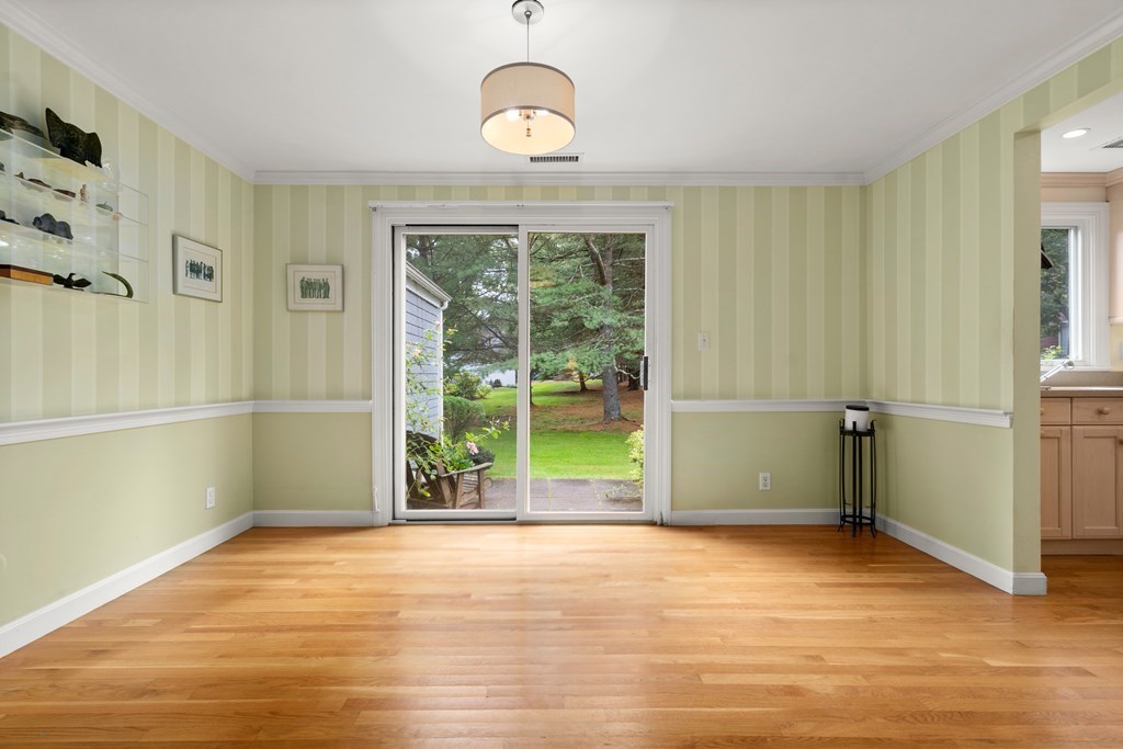 12 Jericho Road, Unit 12 Weston, MA 02493 - Photo 6 of 14 a view of an empty room with a window