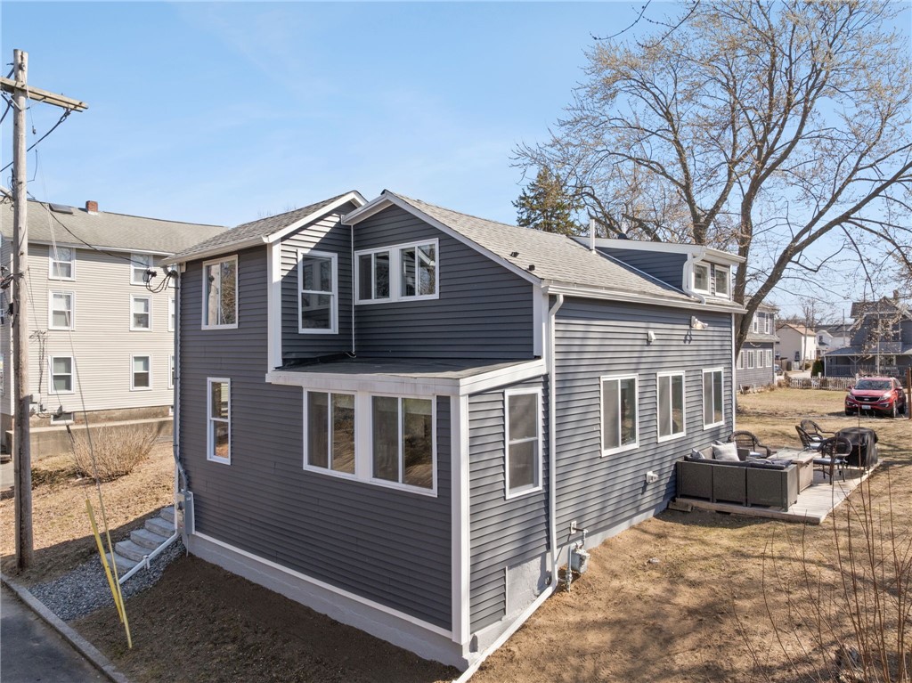 102 Lincoln Avenue Riverside, RI 02915 - Photo 3 of 46