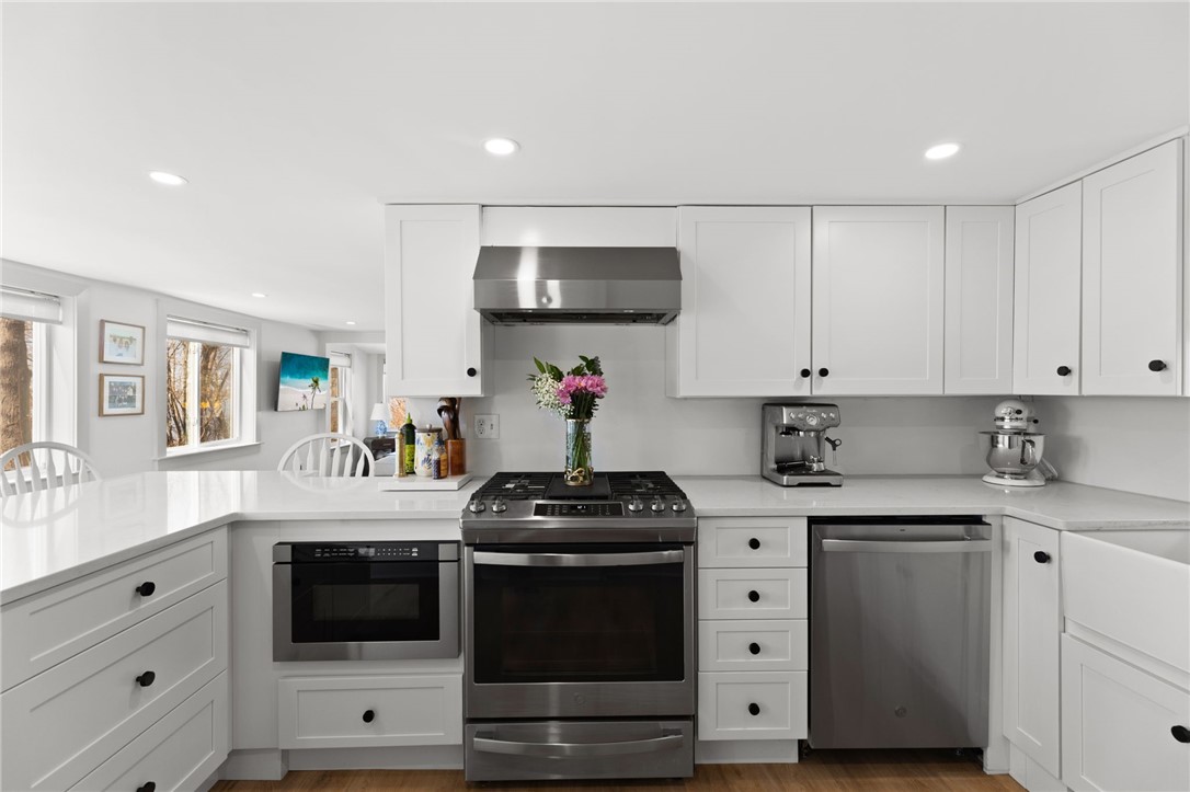 102 Lincoln Avenue Riverside, RI 02915 - Photo 8 of 46