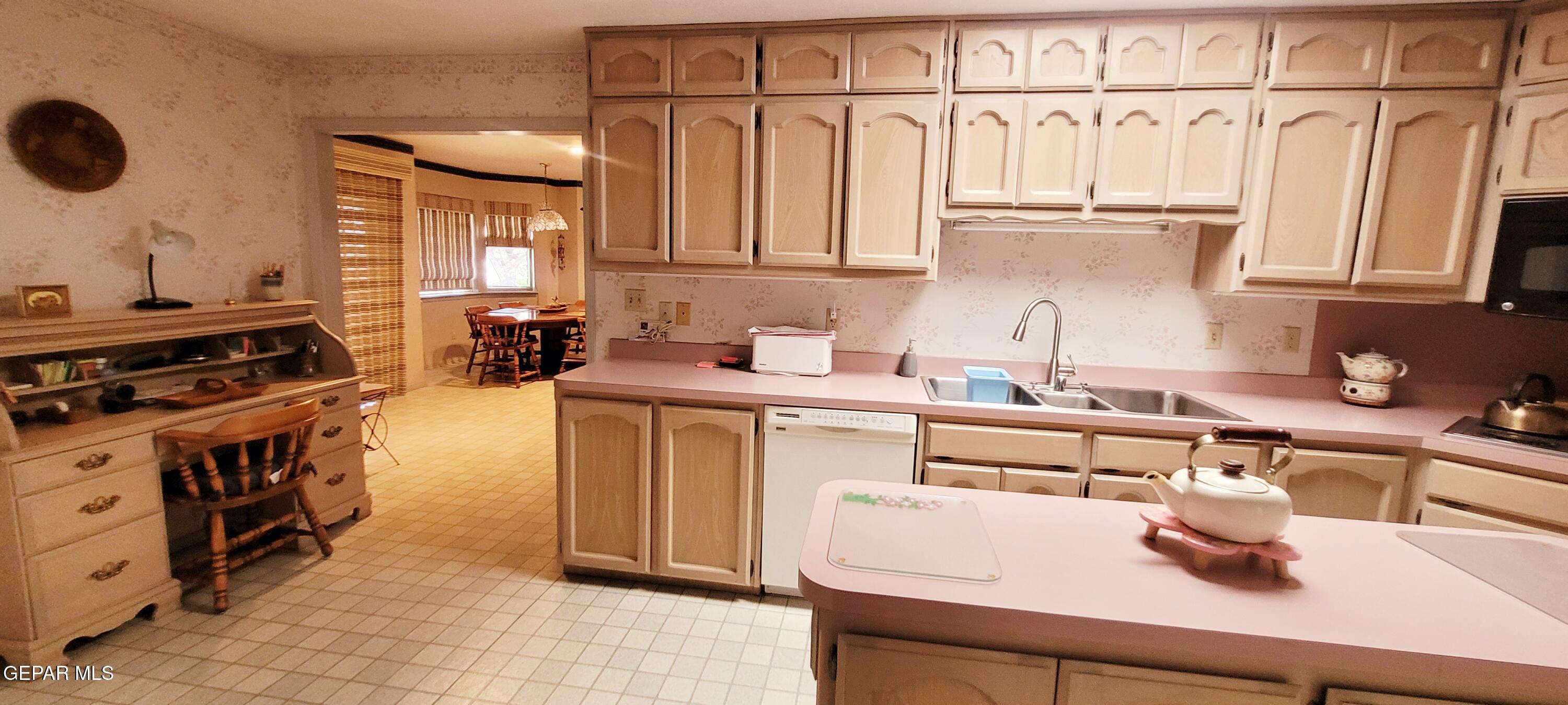 3104 Stone Edge Road El Paso, TX 79904 - Photo 3 of 46 Kitchen 3