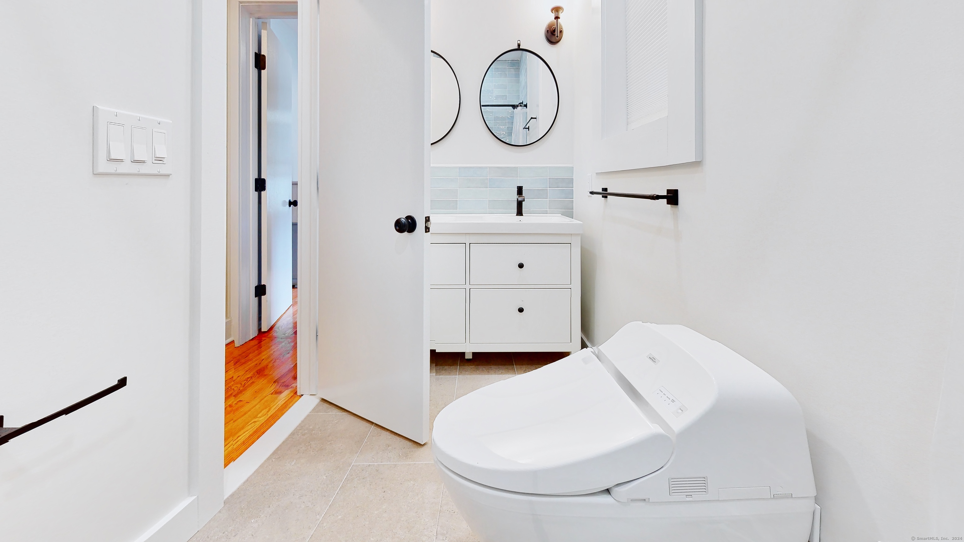 86 Edwards Street, Unit 1 New Haven, CT 06511 - Photo 11 of 40 a living room with furniture