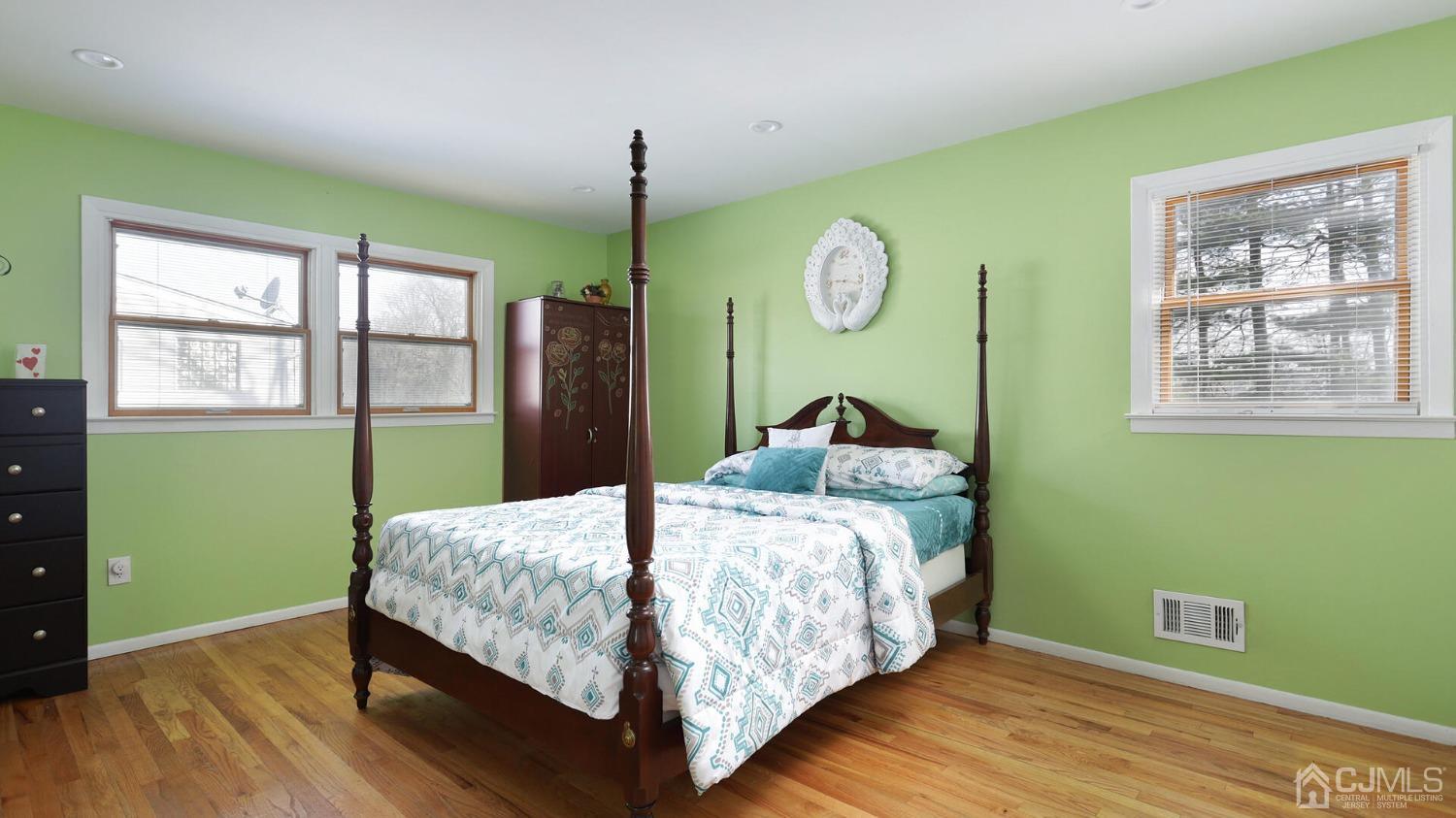 20 Peake Road Edison, NJ 08837 - Photo 14 of 34 a bedroom with a bed and a window