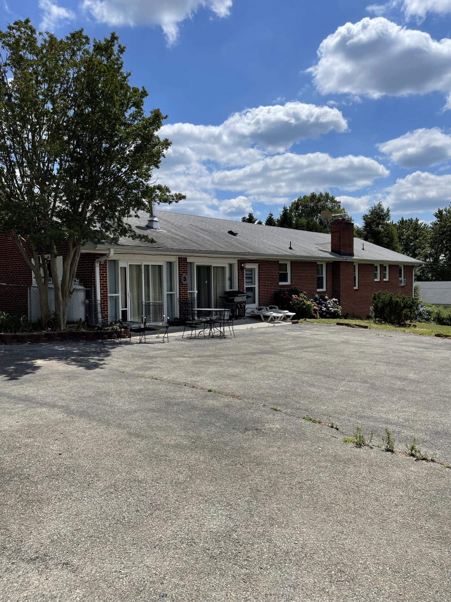 1135 Oddfellows Road Vinton, VA 24179 - Photo 27 of 34 a front view of a house with a yard