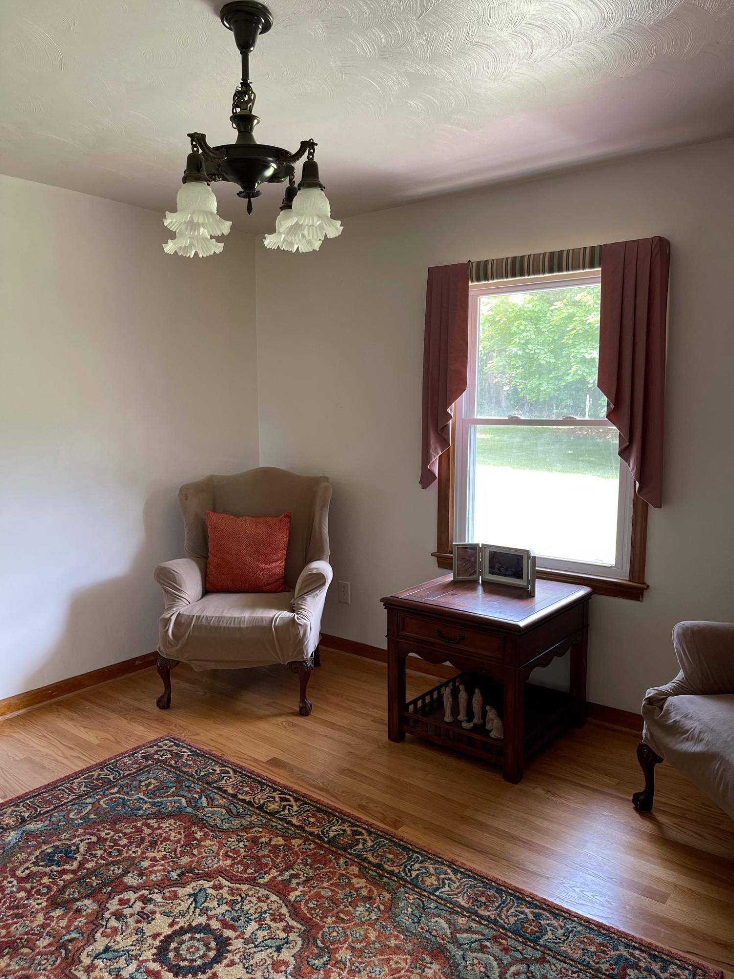1135 Oddfellows Road Vinton, VA 24179 - Photo 7 of 34 a living room with furniture and a window