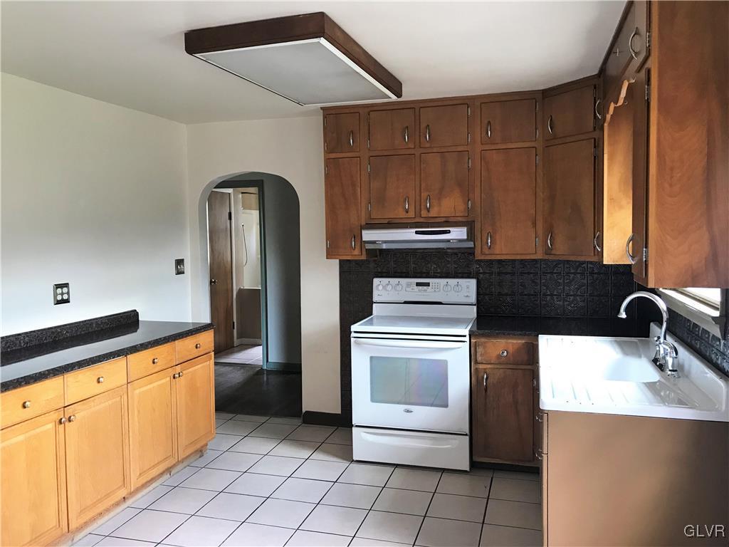 4425 Hecktown Road Bethlehem, PA 18020 - Photo 5 of 25 Gallery Image 5