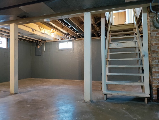 10455 South Spaulding Avenue Chicago, IL 60655 - Photo 6 of 8