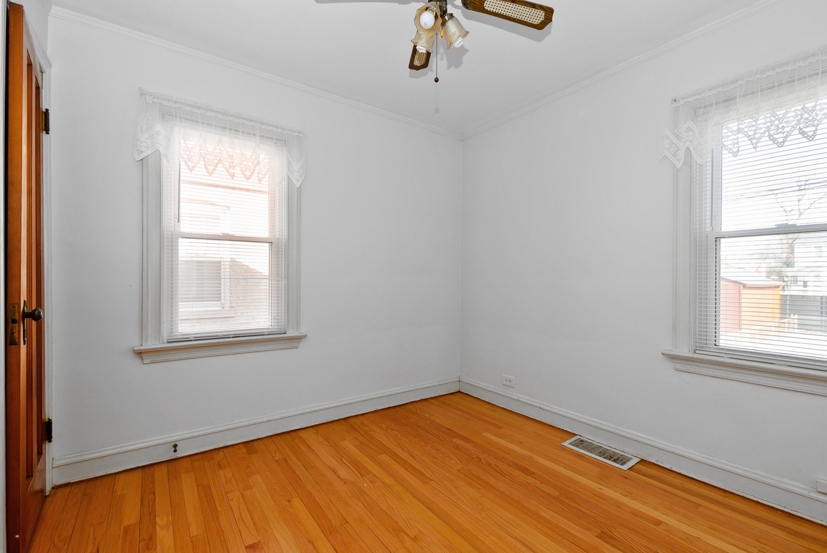 10455 South Spaulding Avenue Chicago, IL 60655 - Photo 7 of 17