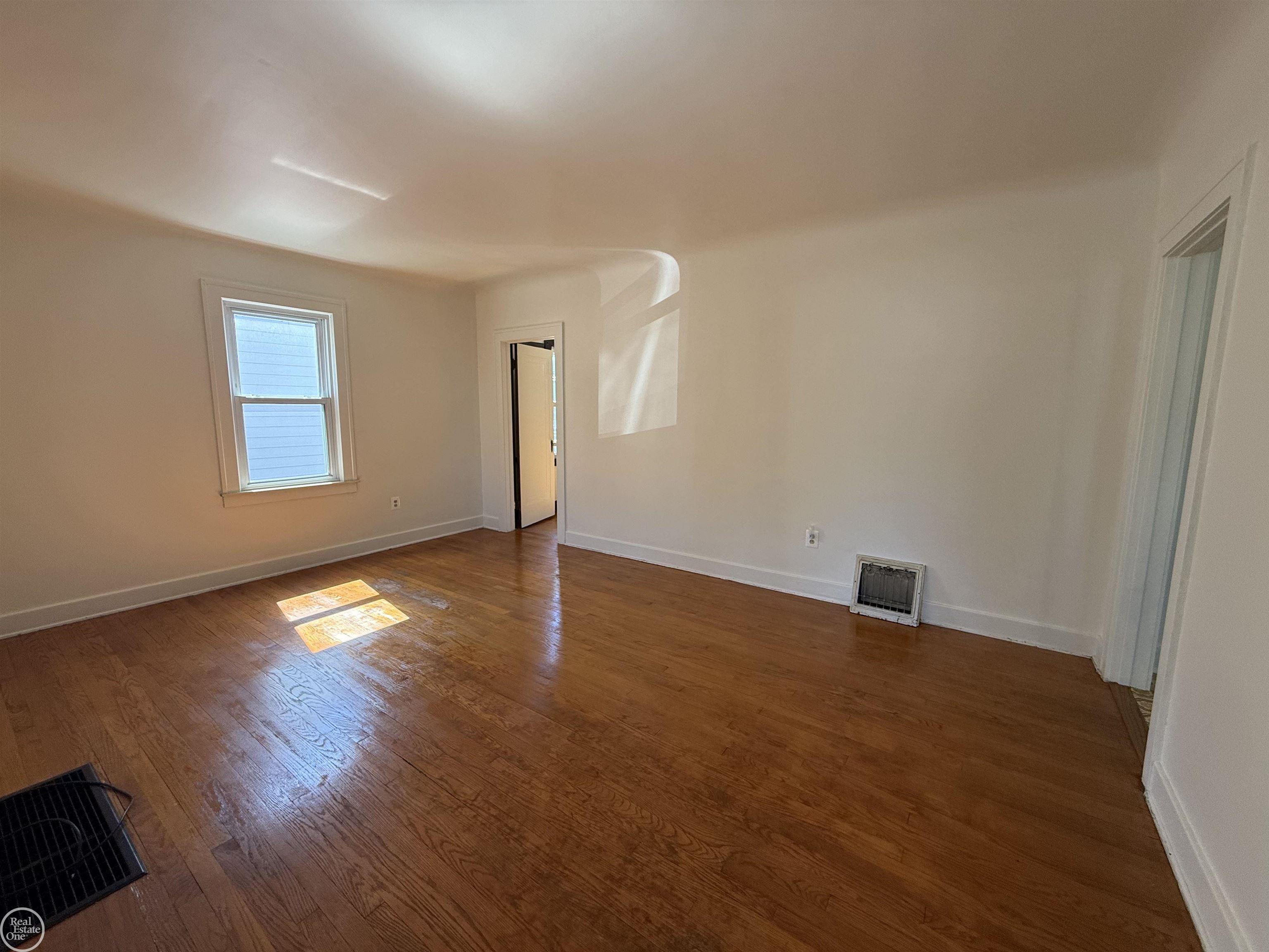 33 High Street Mount Clemens, MI 48043 - Photo 10 of 28