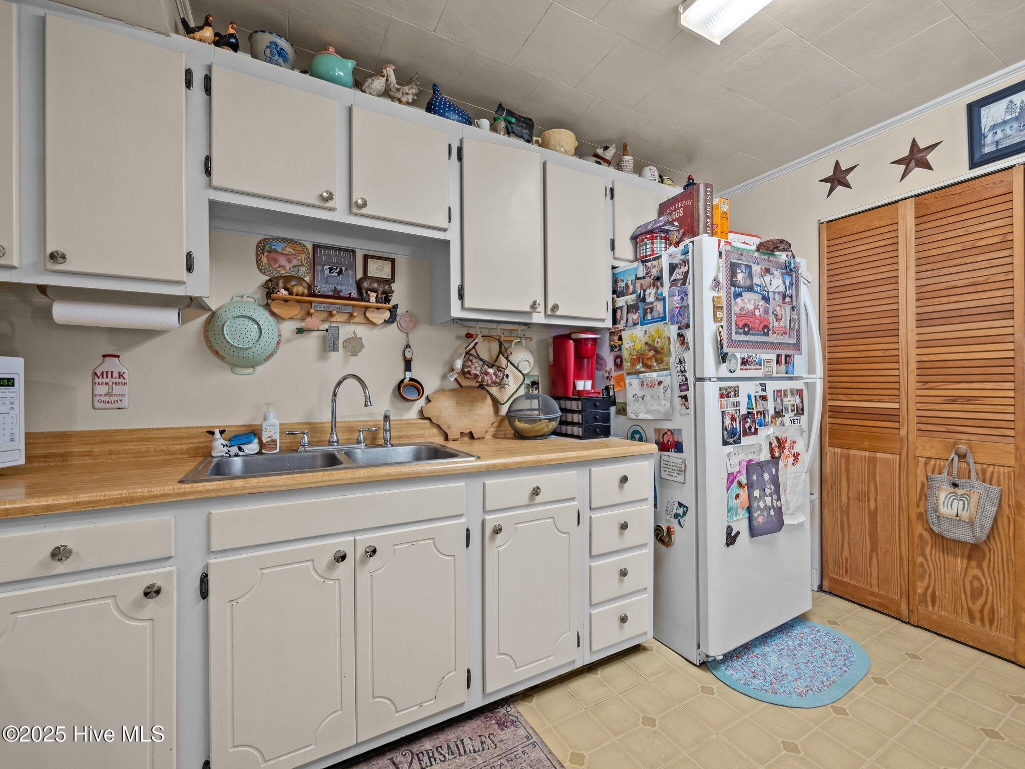 297 Community Road Newport, NC 28570 - Photo 13 of 40 Kitchen