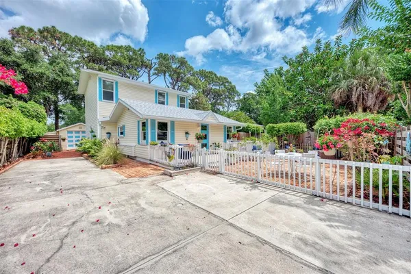 $2,000 | 1045 40th Street, Unit A, Sarasota, FL 34234