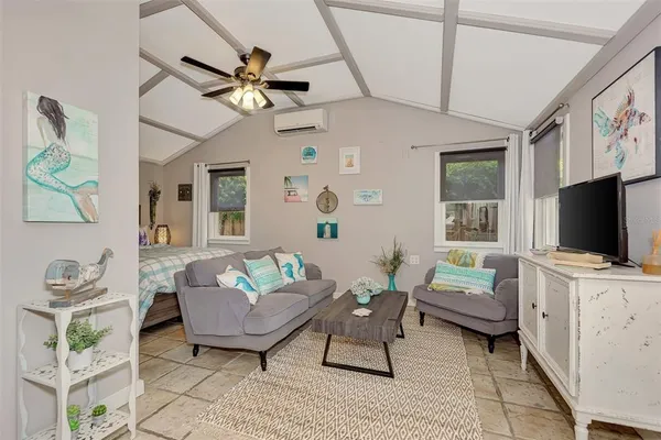 $2,000 | 1045 40th Street, Unit A, Sarasota, FL 34234