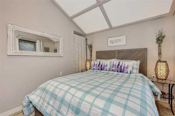 $2,000 | 1045 40th Street, Unit A, Sarasota, FL 34234