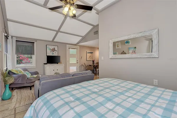 $2,000 | 1045 40th Street, Unit A, Sarasota, FL 34234