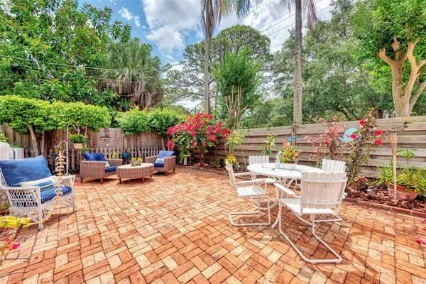 $2,000 | 1045 40th Street, Unit A, Sarasota, FL 34234