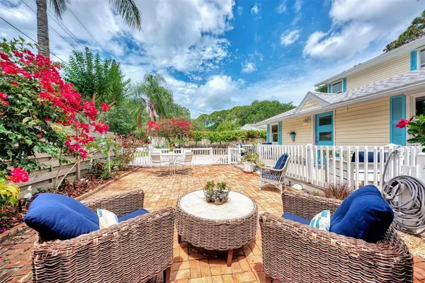 $2,000 | 1045 40th Street, Unit A, Sarasota, FL 34234