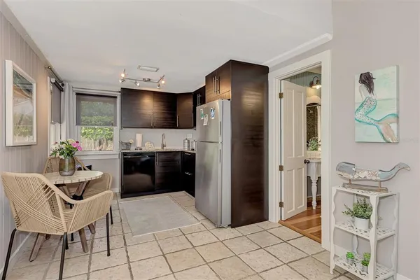 $2,000 | 1045 40th Street, Unit A, Sarasota, FL 34234