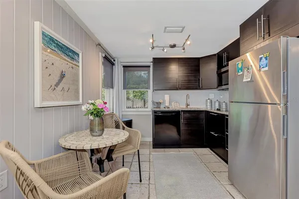 $2,000 | 1045 40th Street, Unit A, Sarasota, FL 34234