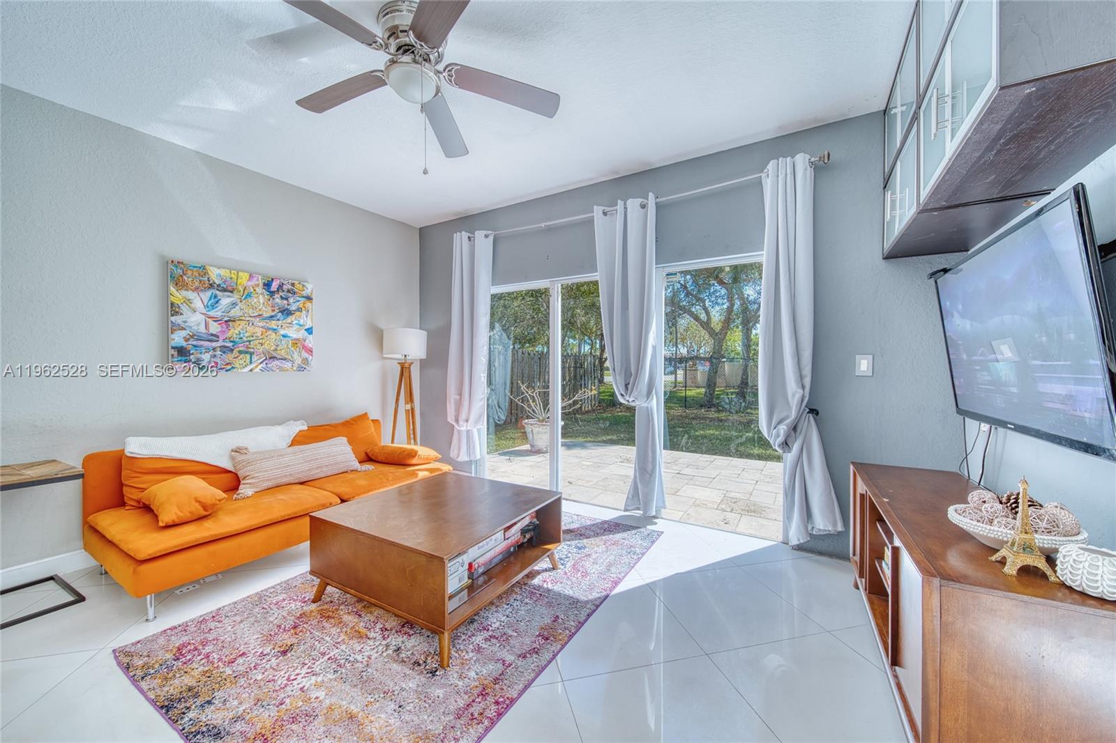 3228 Southeast 3rd Drive Homestead, FL 33033 - Photo 3 of 37