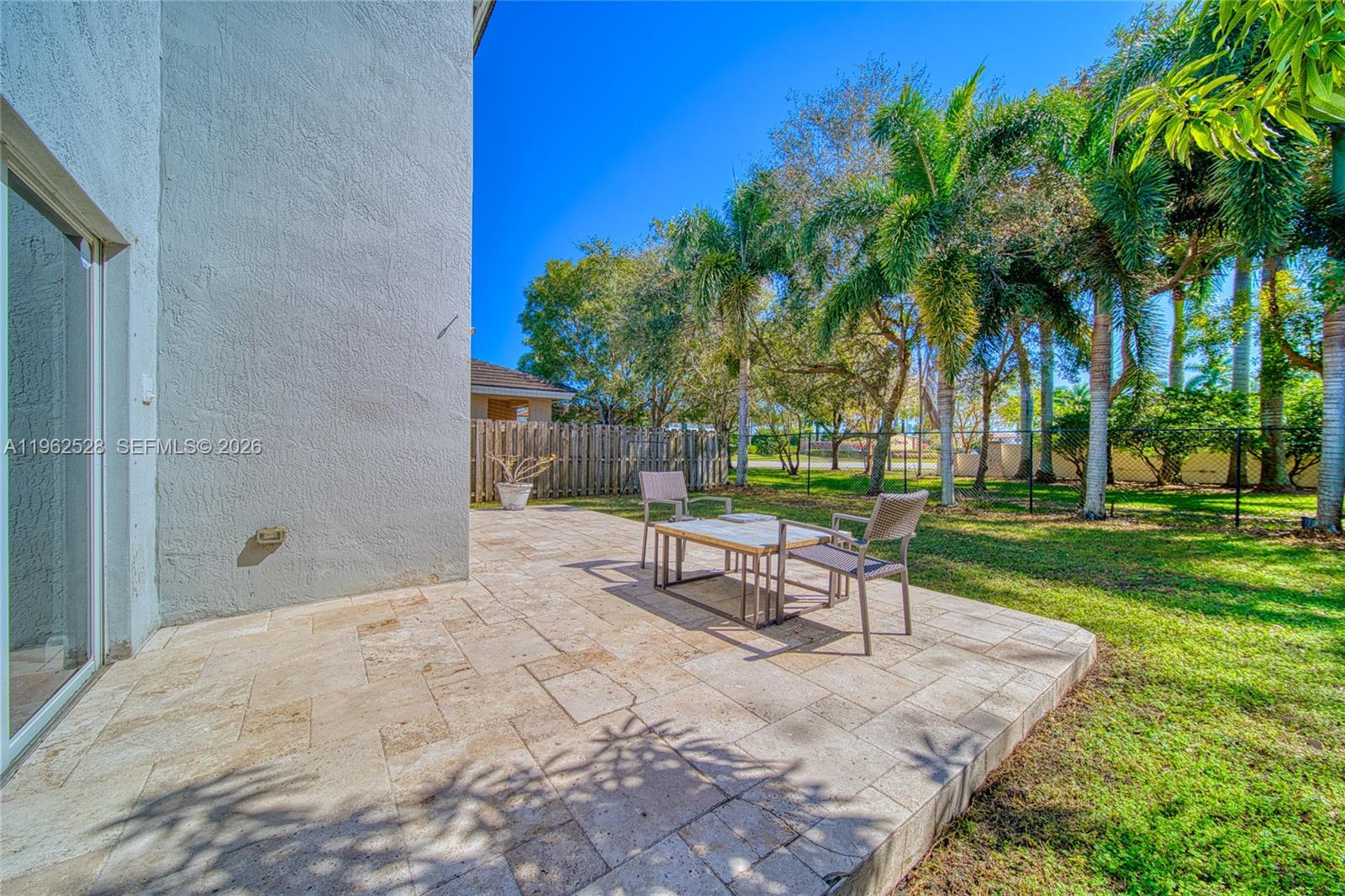 3228 Southeast 3rd Drive Homestead, FL 33033 - Photo 9 of 37