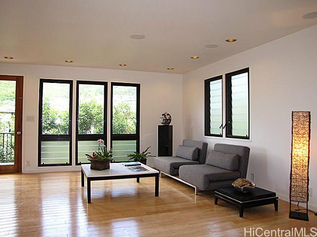 2580 Lā-'ī Road Honolulu, HI 96816 - Photo 1 of 1 Spacious living room