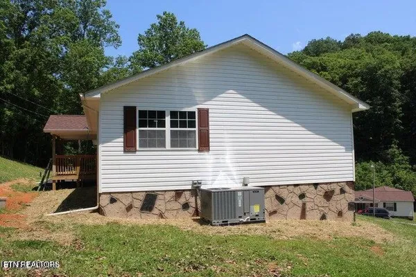 $325,900 | 2915 Flat Hollow Road, Speedwell, TN 37870