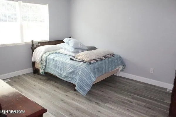 $325,900 | 2915 Flat Hollow Road, Speedwell, TN 37870