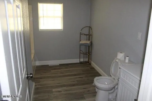 $325,900 | 2915 Flat Hollow Road, Speedwell, TN 37870