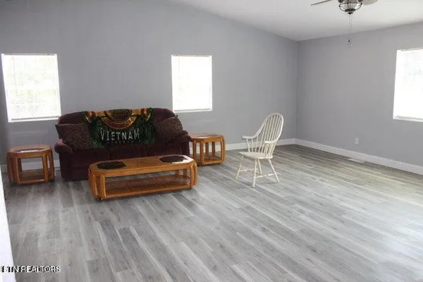 $325,900 | 2915 Flat Hollow Road, Speedwell, TN 37870