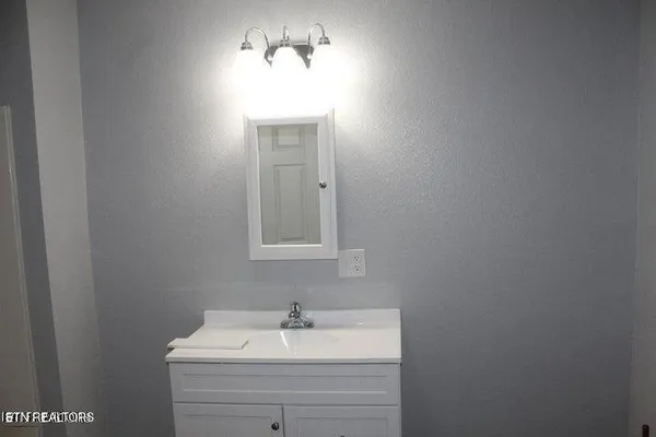 $325,900 | 2915 Flat Hollow Road, Speedwell, TN 37870