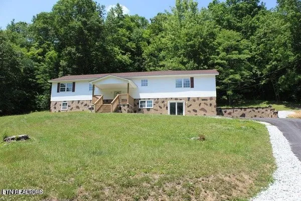 $325,900 | 2915 Flat Hollow Road, Speedwell, TN 37870
