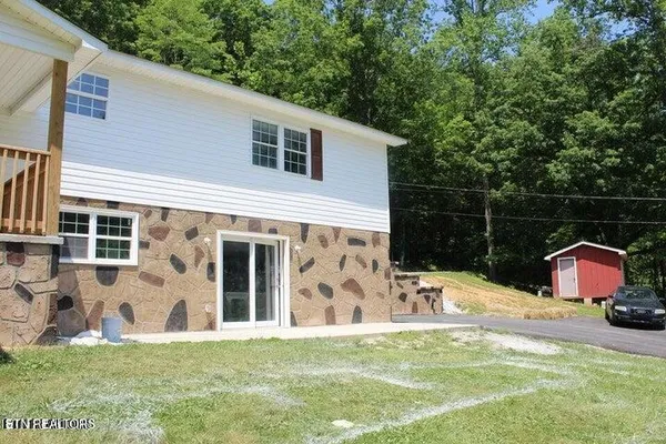 $325,900 | 2915 Flat Hollow Road, Speedwell, TN 37870