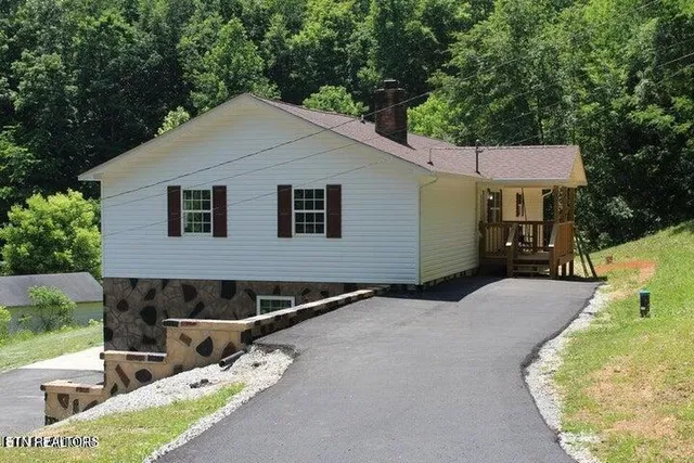 $339,900 | 2915 Flat Hollow Road, Speedwell, TN 37870