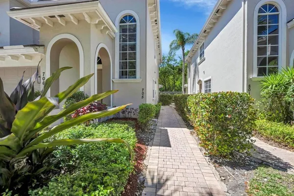 $399,000 | 6365 Bella Circle, Unit 705, Boynton Beach, FL 33437
